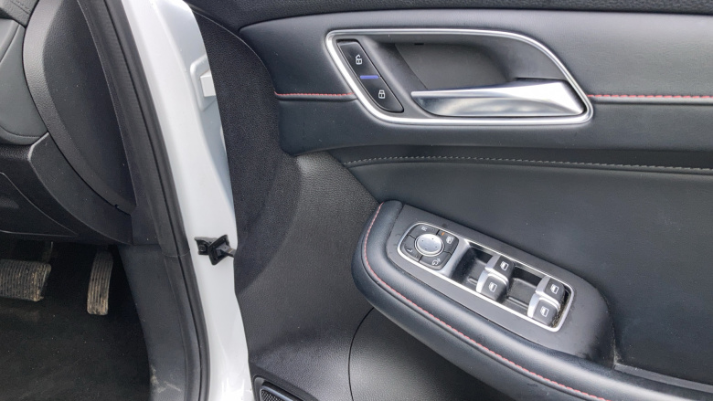 MG Hs 1.5 T-GDI Excite 5dr DCT Petrol Hatchback